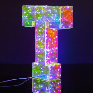 Lettera T Luminosa LED i-Total – Carattere e Stile in Ogni Spazio